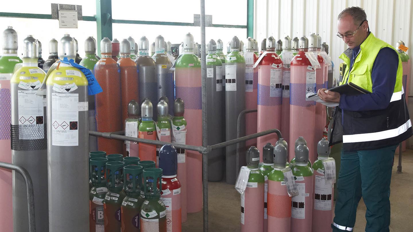 Speciality gas cylinders