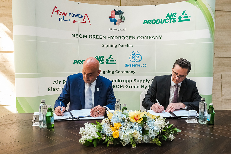 Air Products COO Dr. Samir Serhan and thyssenkrupp Uhde Chlorine Engineers CEO Denis Krude at contract signing ceremony