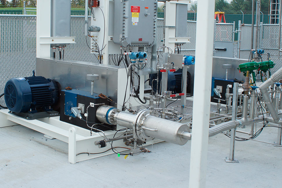 Photo of the Cryogenic Hydrogen/Helium Compressor system at a customer site