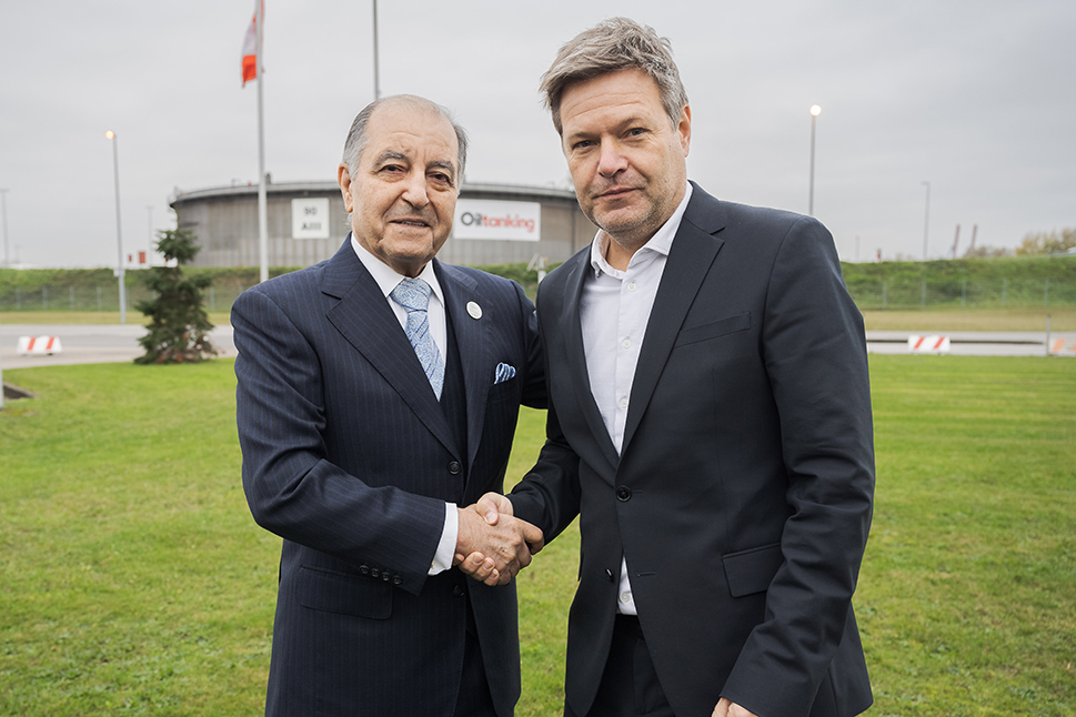 Air Products CEO Seifi Ghasemi and German Federal Minister for Economic Affairs and Climate Action Robert Habeck